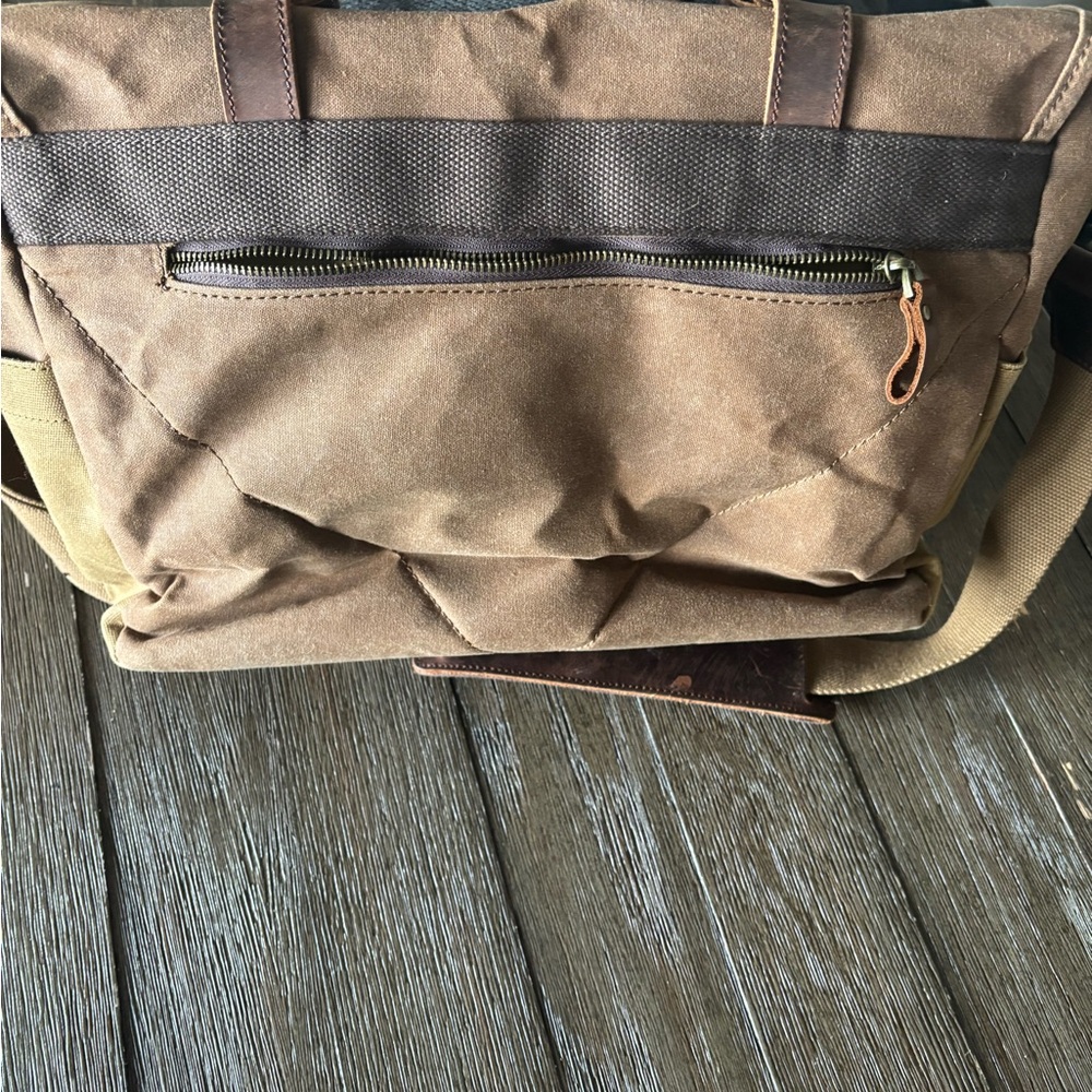 NEWHEY Waxed Canvas & Leather 15.6"
Laptop Messenger Bag - Vintage Khaki. - Picture 2 of 4
